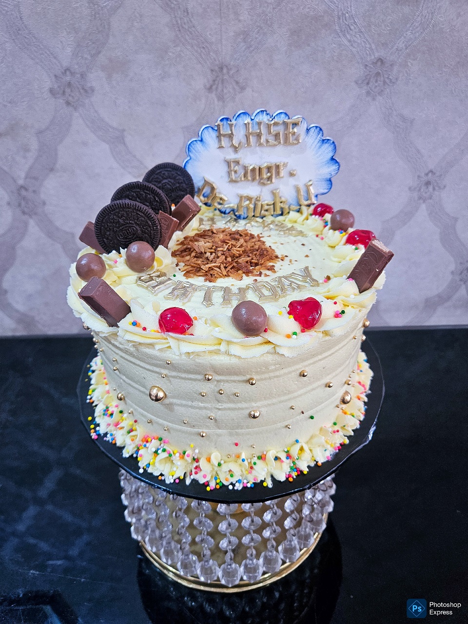 Regular Buttercream Cake with Toppings